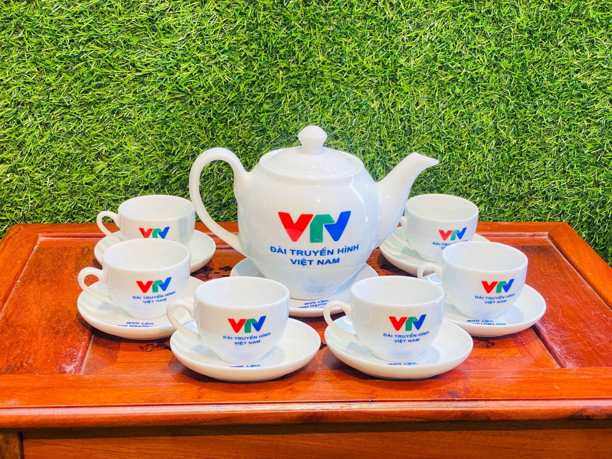  Bộ ấm chén gốm sứ bát tràng in logo VTV 