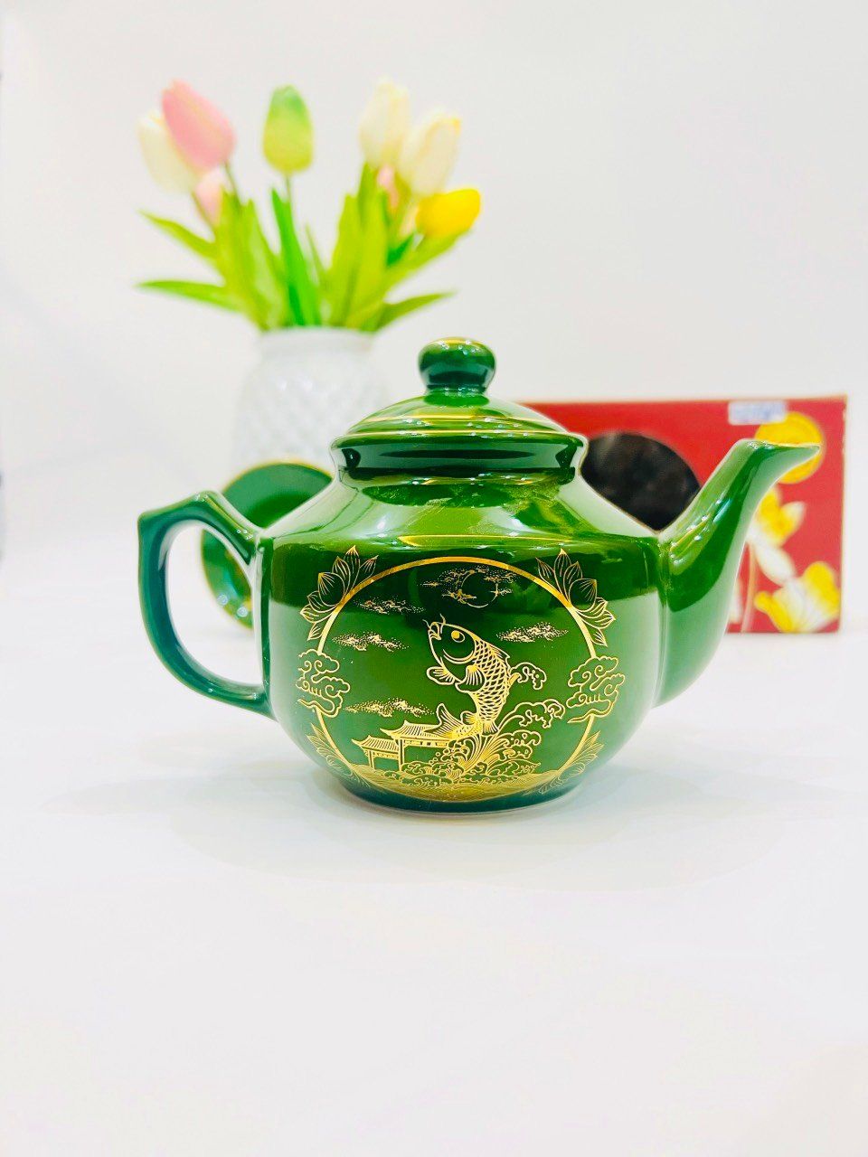  . Bộ ấm chén dáng vuông họa tiết Cá chép vượt vũ môn 