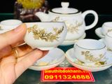  Bộ ấm chén dáng tròn, nhỏ nhỏ xinh xinh, men trắng viền vàng vẽ công đào 
