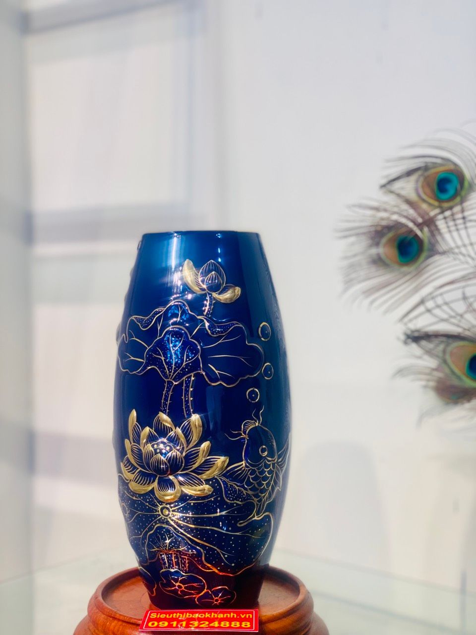  Bình cắm hoa men lam họa tiết bông sen in nổi tinh tế 