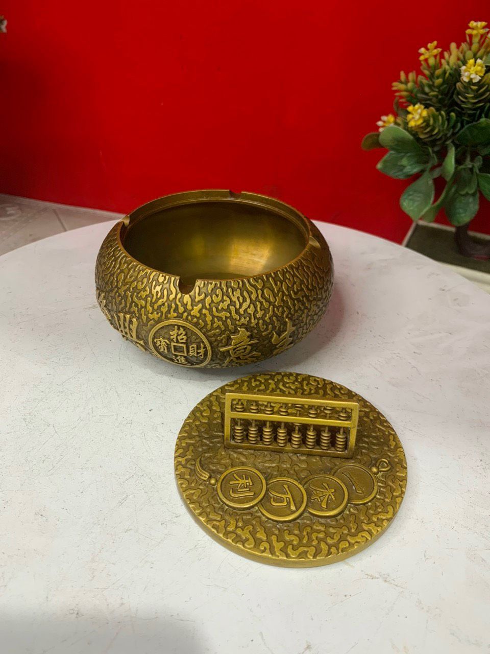  Gạt tàn nắp bàn tính 