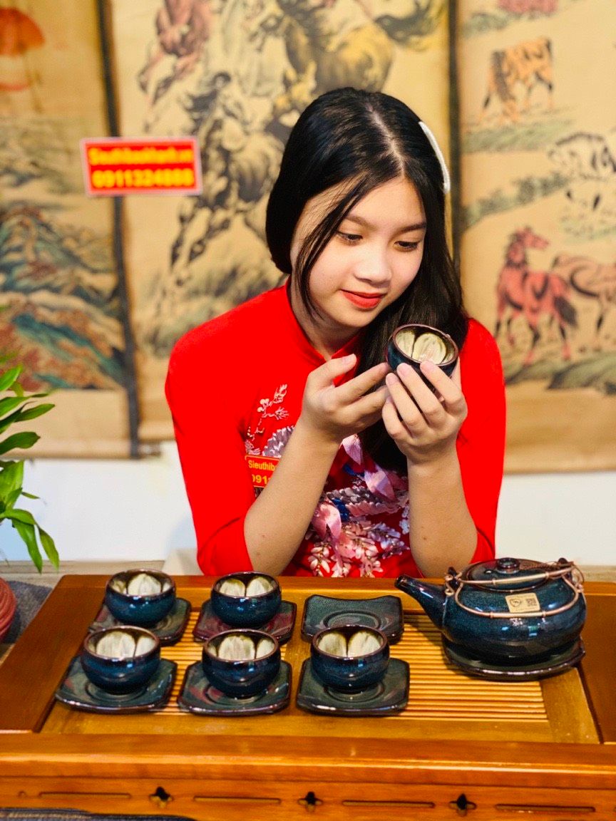  Bộ ấm chén xanh Hỏa biến lòng hoa có đĩa kê dáng vuông độc đáo 