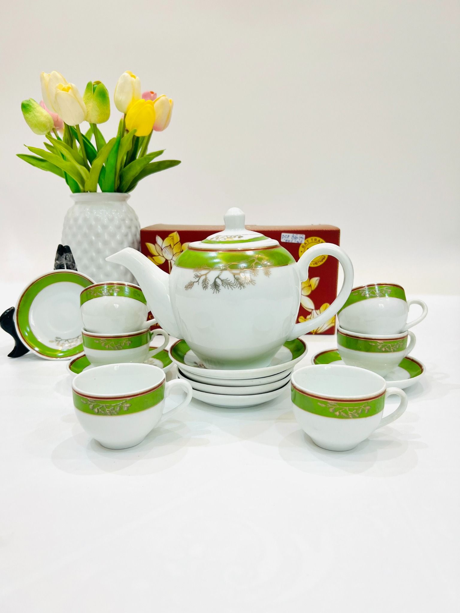  Bộ ấm chén men trắng viền xanh 