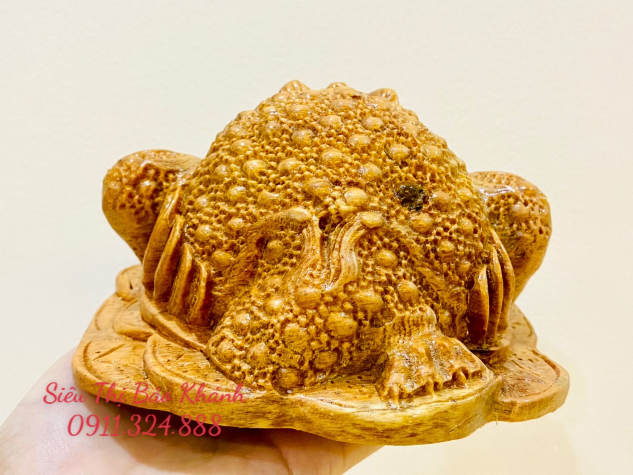  Tượng cóc bằng gỗ Thiềm thừ ngậm vàng 