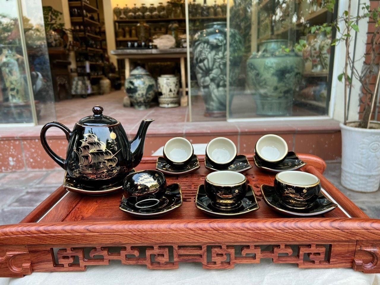 Bộ ấm chén men đen lòng Trắng dáng cao, dung tích lớn, vẽ chỉ vàng Thuận Buồm xuôi gió hàng chuẩn Bát tràng loại 1