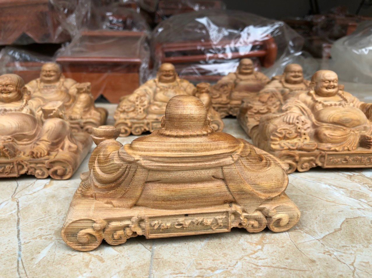  Tượng Di lặc để xe hơi, để bàn làm việc gỗ ngọc am thơm nức 