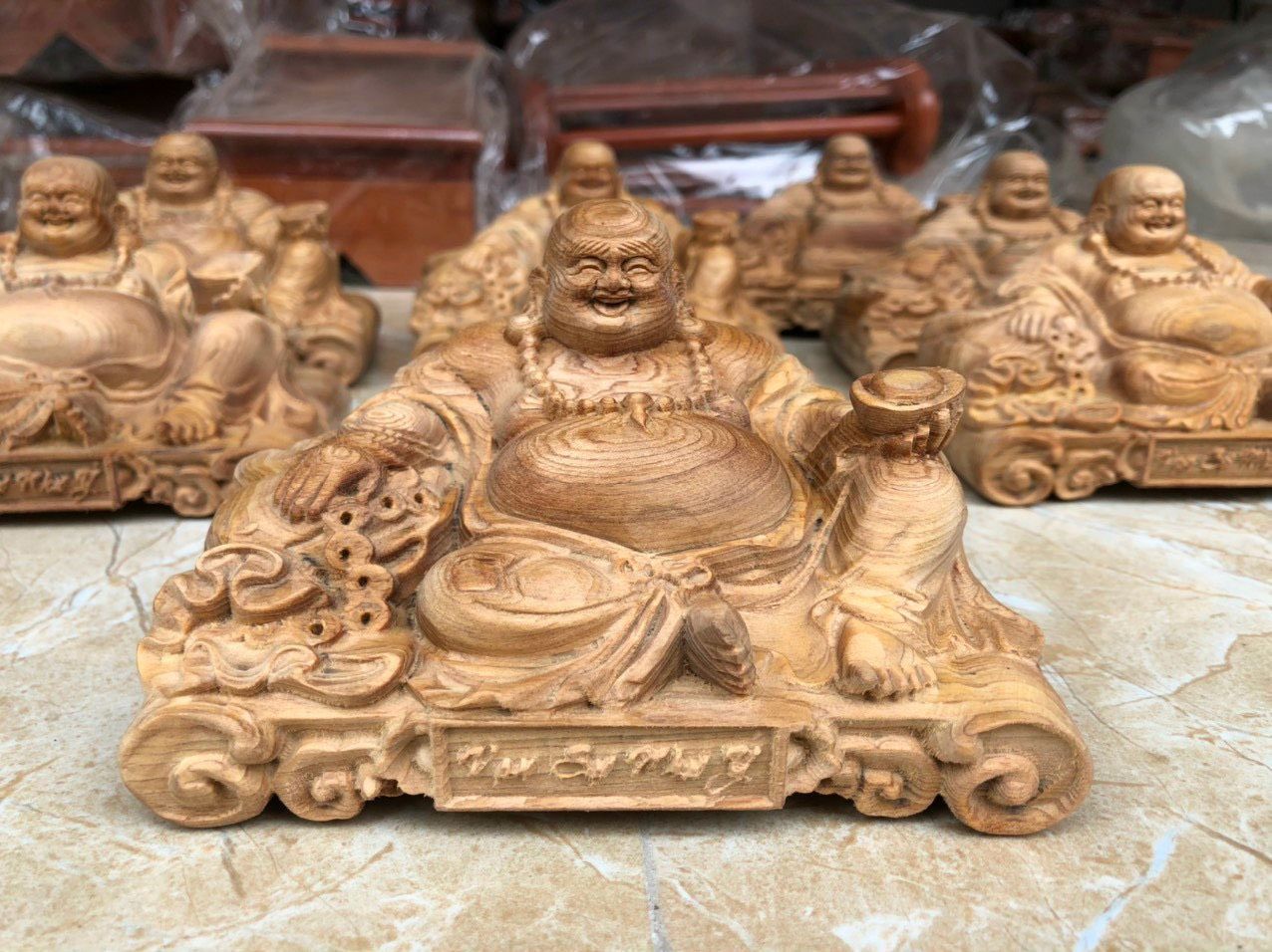  Tượng Di lặc để xe hơi, để bàn làm việc gỗ ngọc am thơm nức 