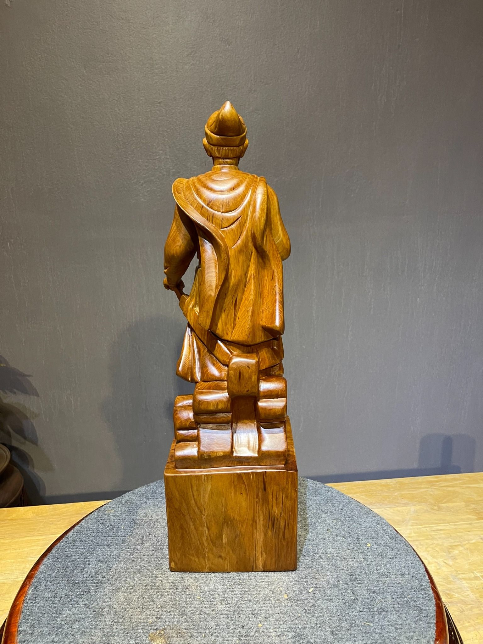  Tượng Trần Quốc Tuấn 