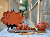  [BÁT TRÀNG] BỘ ẤM CHÉN SA TỬU SON ĐỎ ĐẮP NỔI HOA SEN 