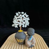  CÂY TÀI LỘC ĐÁ THẠCH ANH MẪU CHÚ TIỂU ÔM CÂY CAO 18CM 