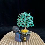  CÂY TÀI LỘC ĐÁ THẠCH ANH MẪU CHÚ TIỂU ÔM CÂY CAO 18CM (NHIỀU KIỂU) 