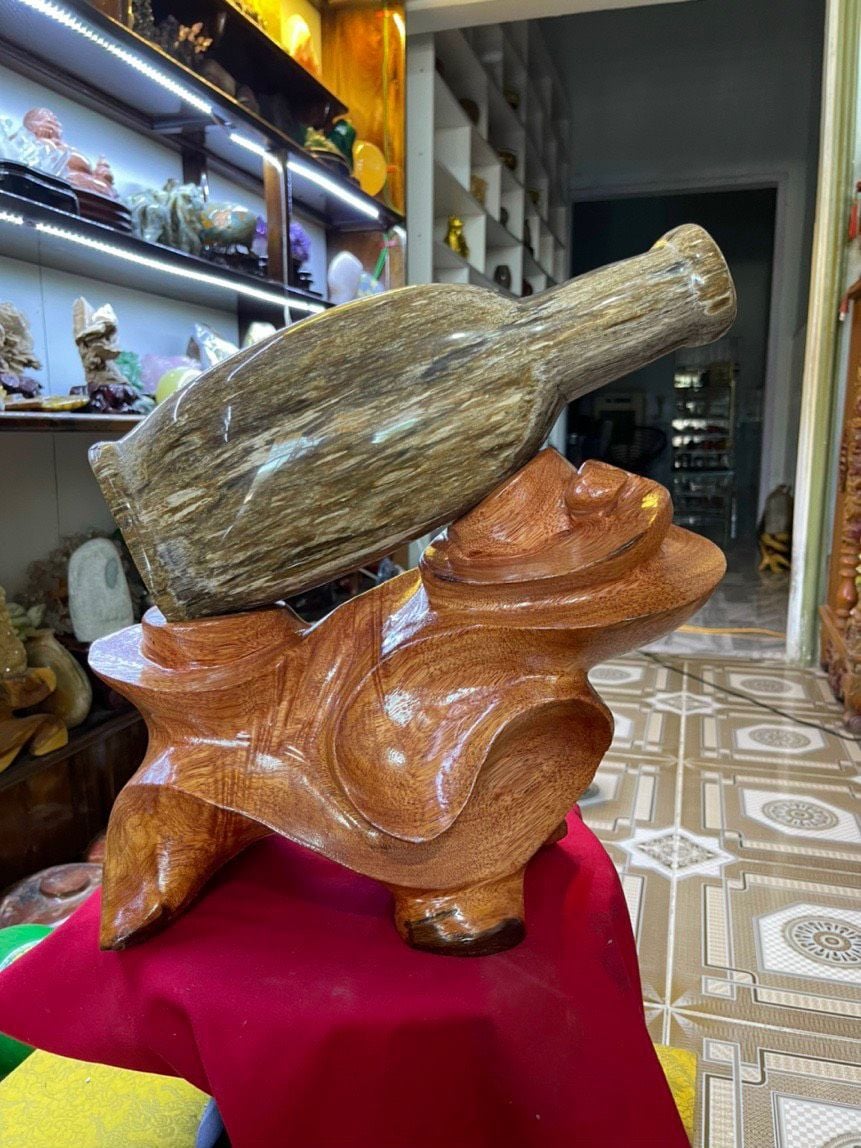  TÁC PHẨM GỖ HOÁ THẠCH (KT 38X34CM) 