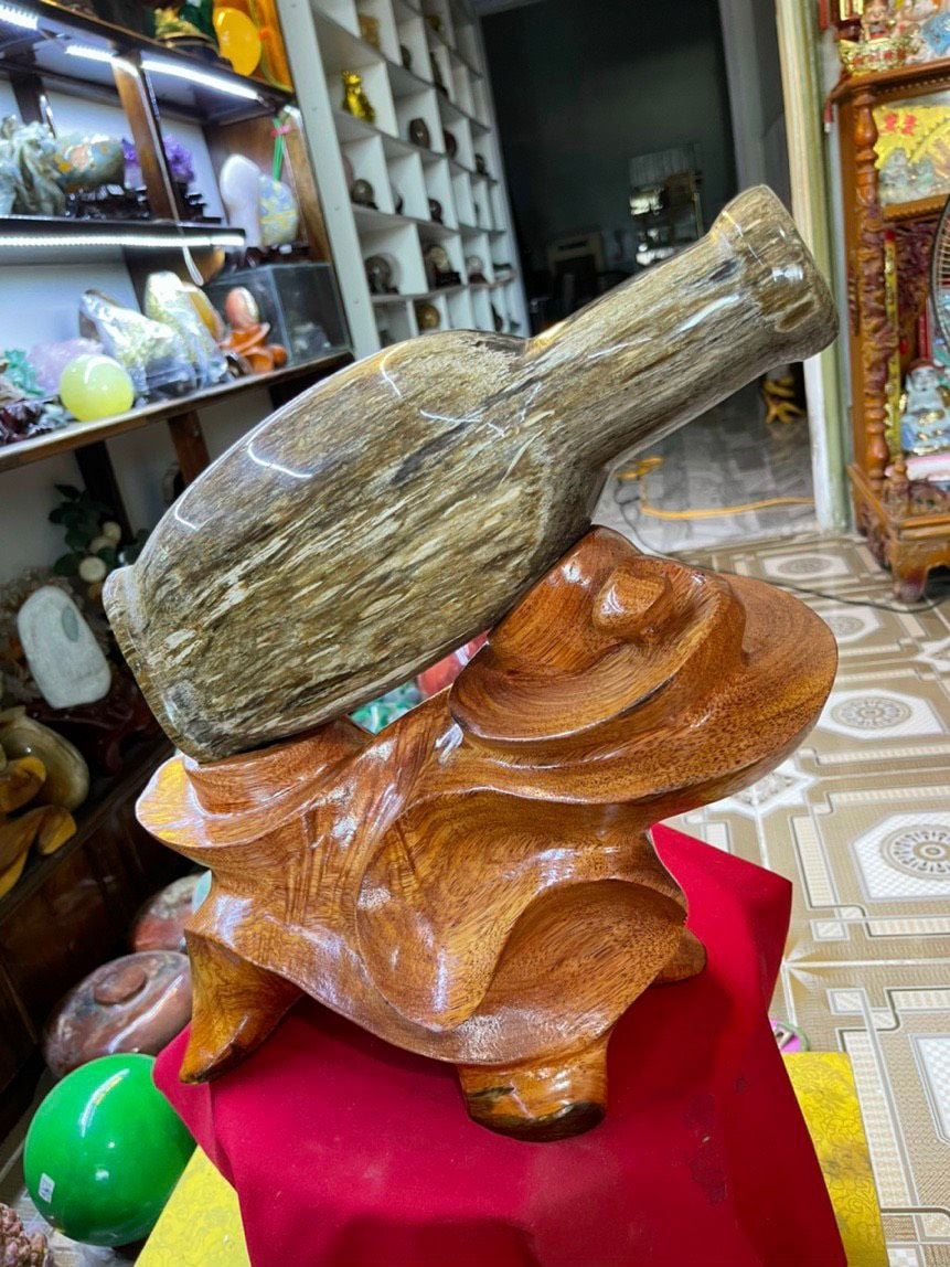  TÁC PHẨM GỖ HOÁ THẠCH (KT 38X34CM) 