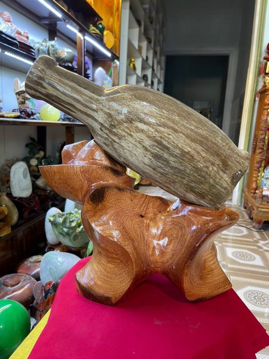  TÁC PHẨM GỖ HOÁ THẠCH (KT 38X34CM) 