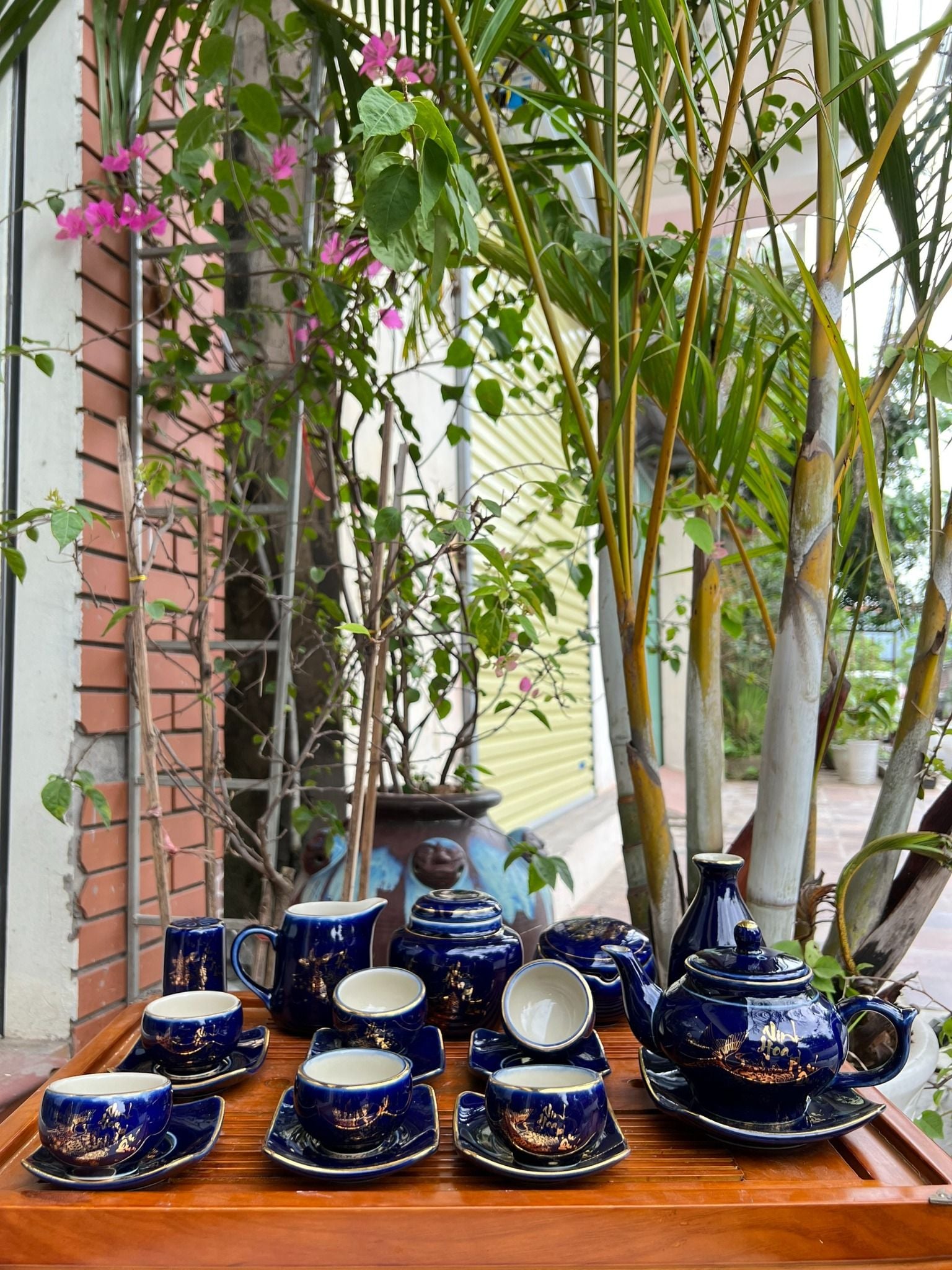  BỘ ẤM CHÉN DÁNG RÙA MEN HOẢ BIẾN VẼ VÀNG 