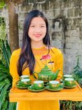  BỘ ẤM CHÉN VẼ VÀNG CẢNH LÀNG QUÊ 
