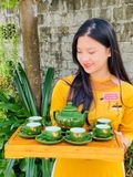  BỘ ẤM CHÉN VẼ VÀNG CẢNH LÀNG QUÊ 