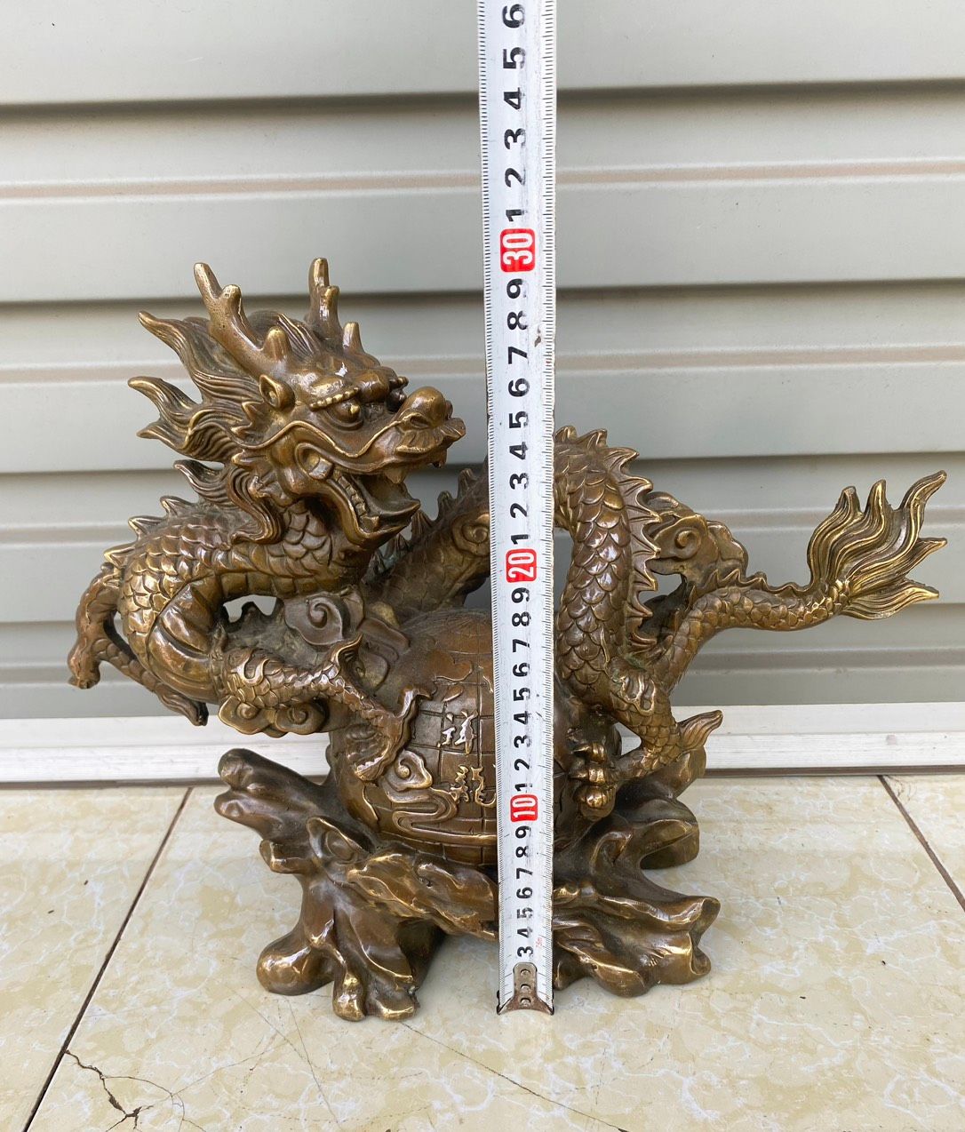  RỒNG   QUẤN   QUẢ  ĐỊA  CẦU 