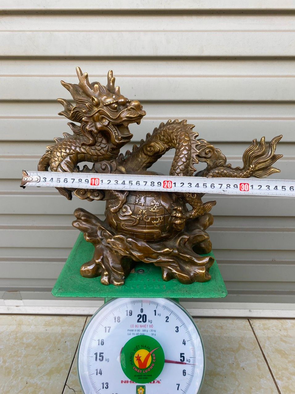  RỒNG   QUẤN   QUẢ  ĐỊA  CẦU 