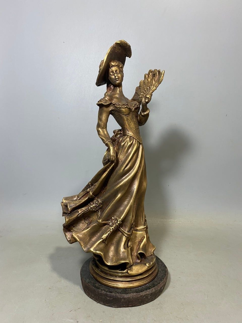  TƯỢNG  ĐỒNG  BÀ  ĐẦM  CHÂU  ÂU 