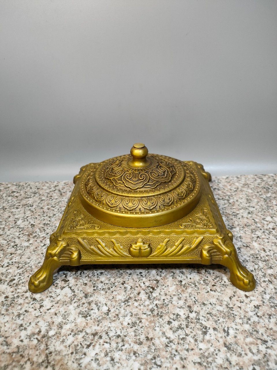  GẠT  TÀN  CHÂU ÂU 