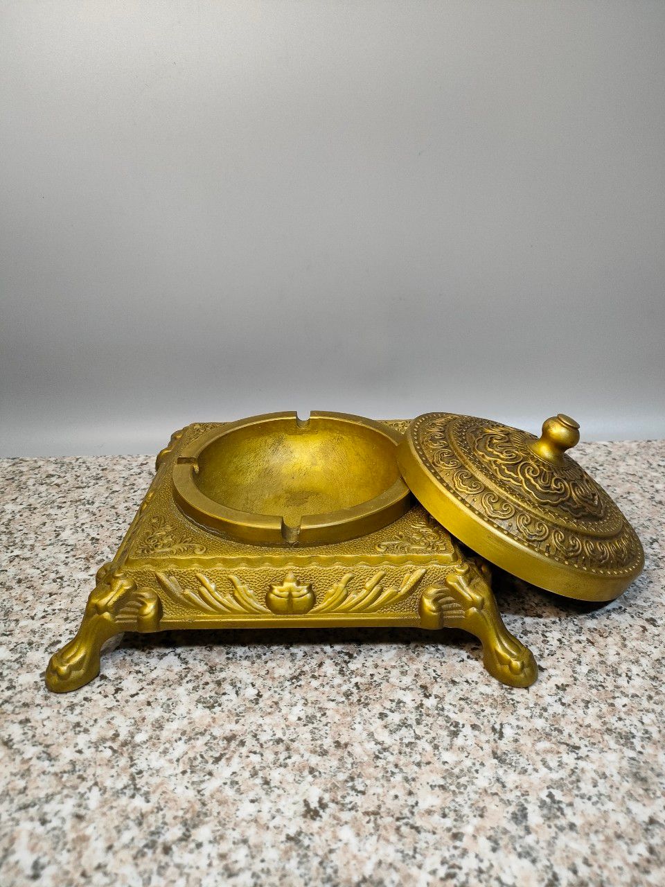  GẠT  TÀN  CHÂU ÂU 