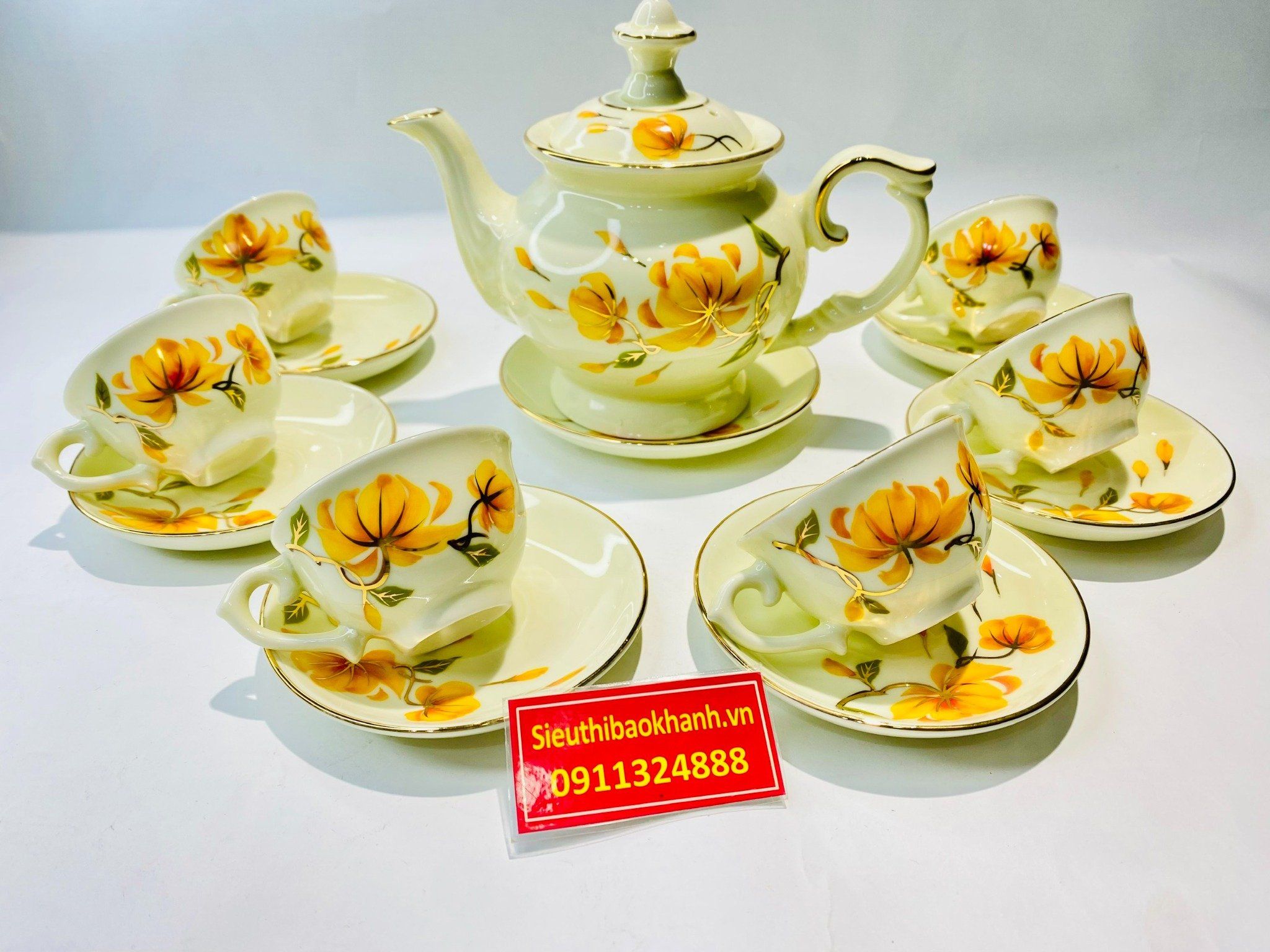  Bộ ấm chén men kem họa tiết Hoa Sen Bát Tràng 