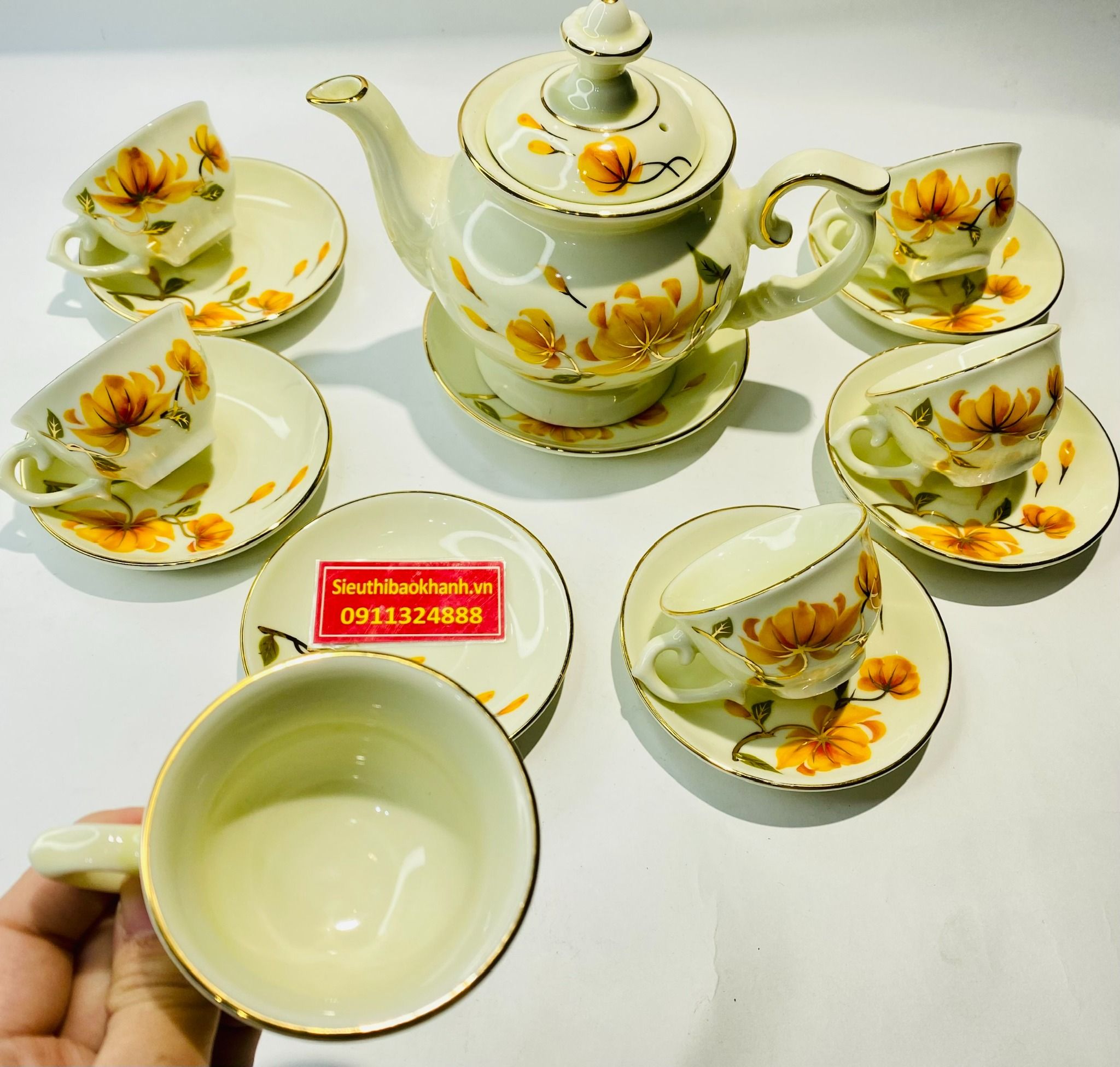  Bộ ấm chén men kem họa tiết Hoa Sen Bát Tràng 