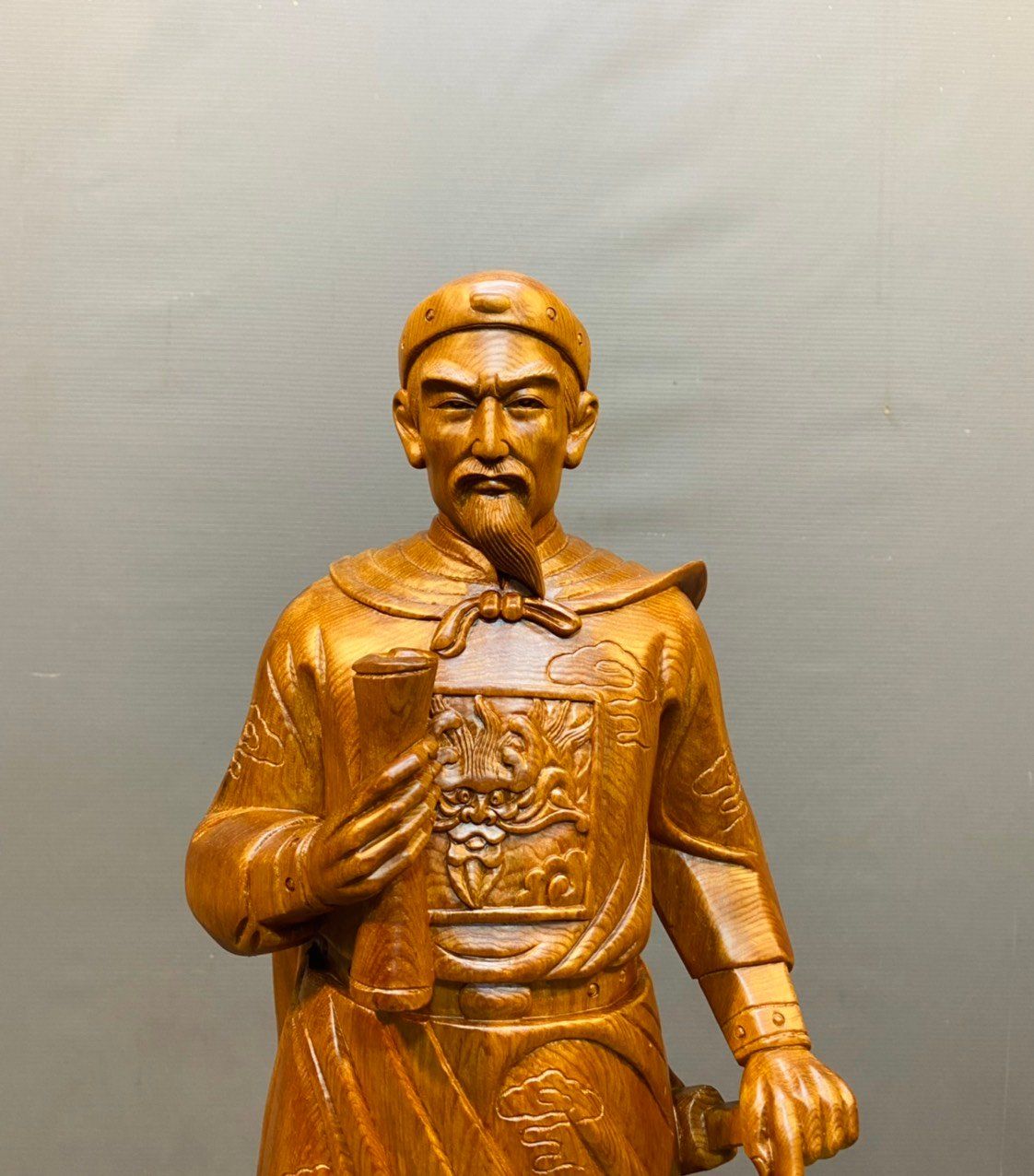  Tượng Gỗ Trần Quốc Tuấn: Biểu Tượng Nghệ Thuật Mang Hơi Thở Lịch Sử! 