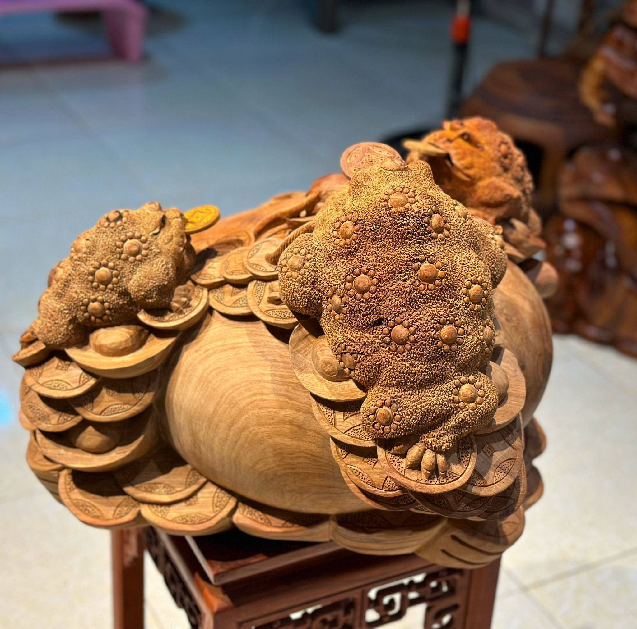  Chum Tam Cóc Tài Lộc: Biểu Tượng May Mắn và Thịnh Vượng Trên Gỗ Điêu Khắc 