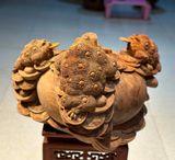  Chum Tam Cóc Tài Lộc: Biểu Tượng May Mắn và Thịnh Vượng Trên Gỗ Điêu Khắc 