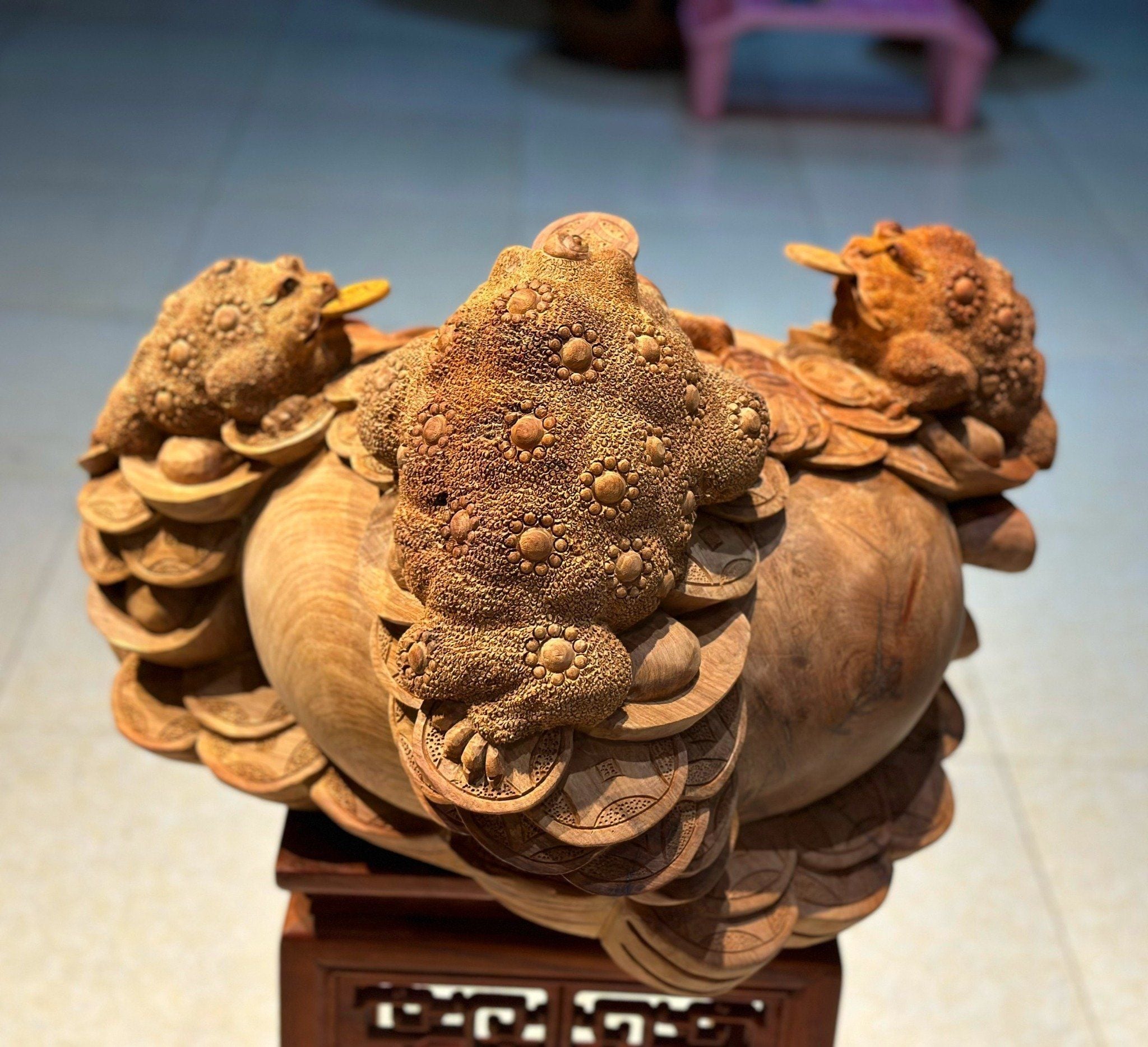  Chum Tam Cóc Tài Lộc: Biểu Tượng May Mắn và Thịnh Vượng Trên Gỗ Điêu Khắc 