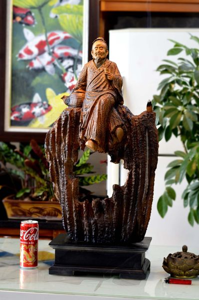  Tượng thần trà ngồi lũa ấm bách xanh 