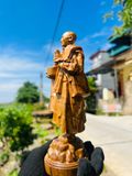  Bức Tượng Gỗ Bách Xanh 'Thầy Thích Minh Tuệ': Biểu Tượng Tĩnh Lặng và Sự Hiểu Biết Trong Đạo Phật- Quà tặng 