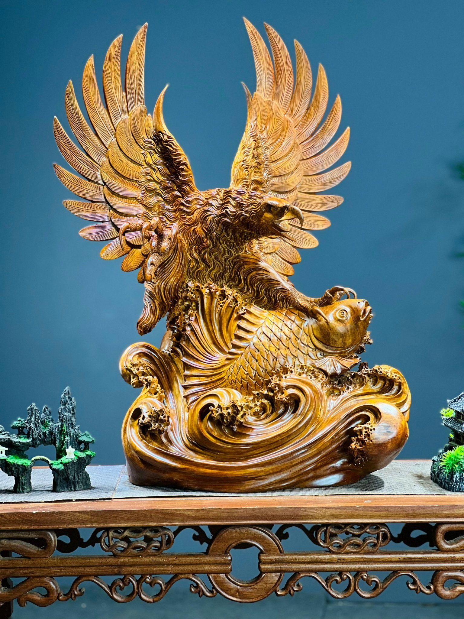  Đại bàng săn mồi (đục kỹ) - Gỗ hương ta 