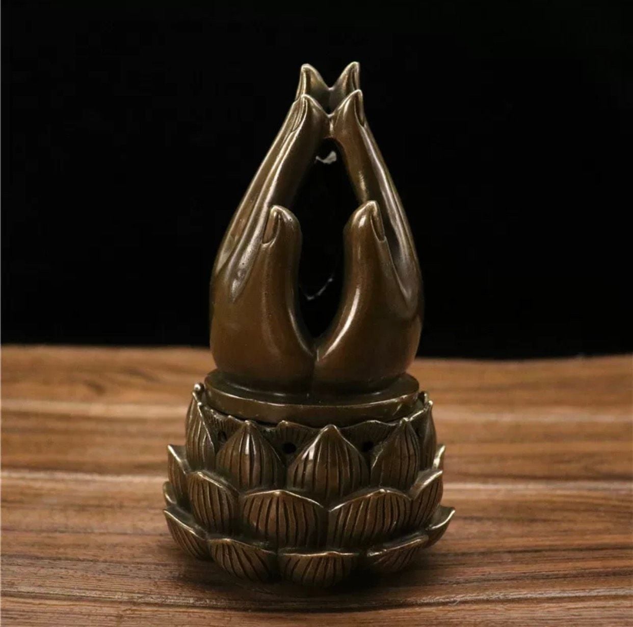  Lư hương bàn tay trên hoa sen bằng đồng 