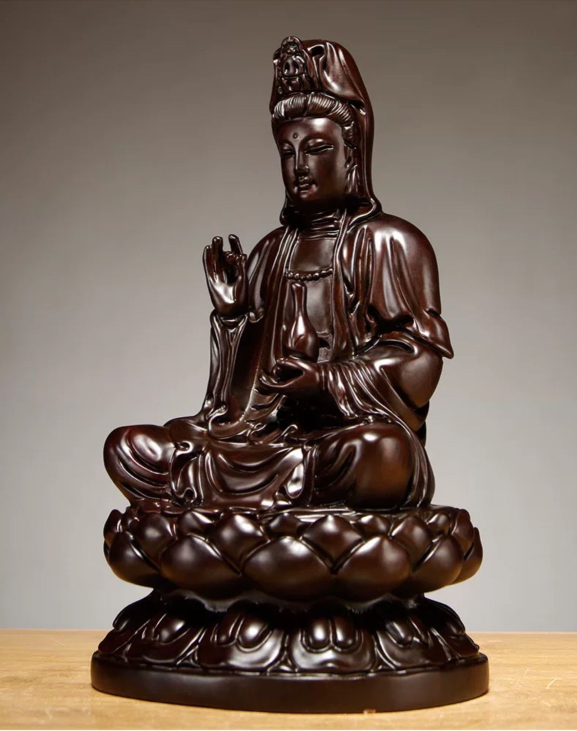  Quan âm ngồi trên đài sen 