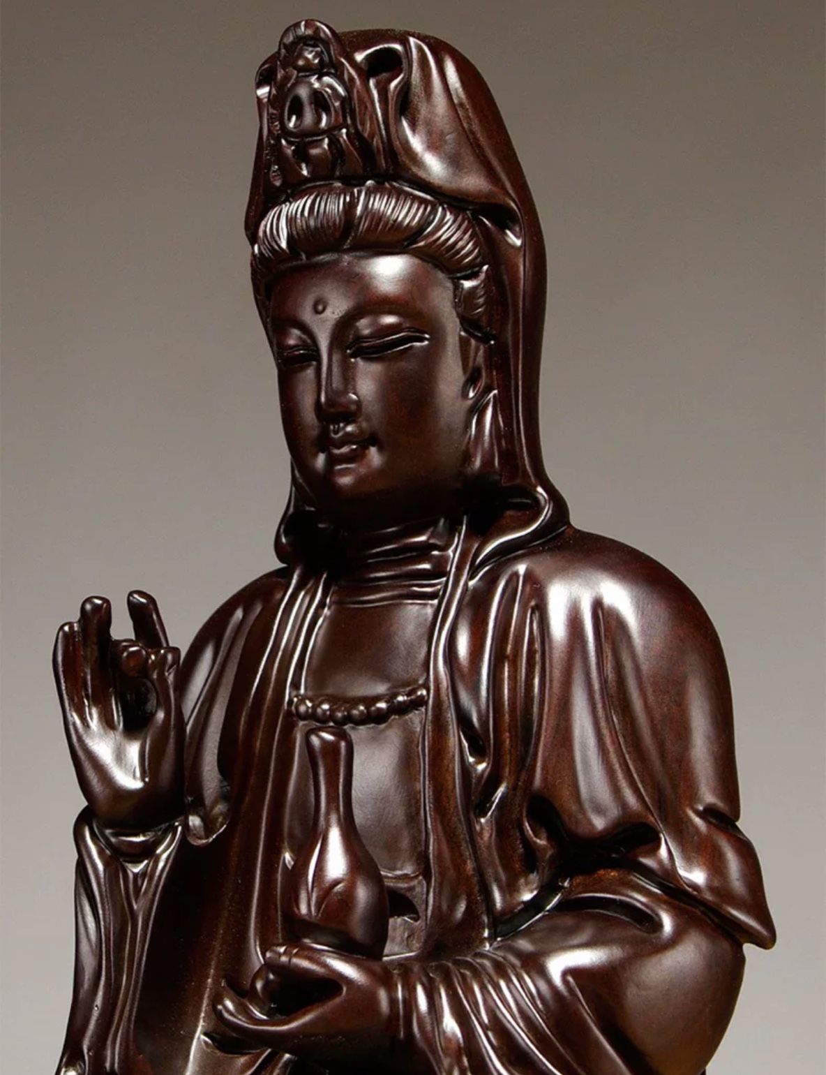  Quan âm ngồi trên đài sen 