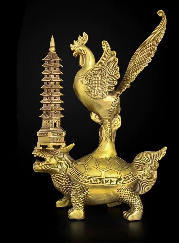  Gà trống cưỡi rùa vàng có tháp trên đầu 