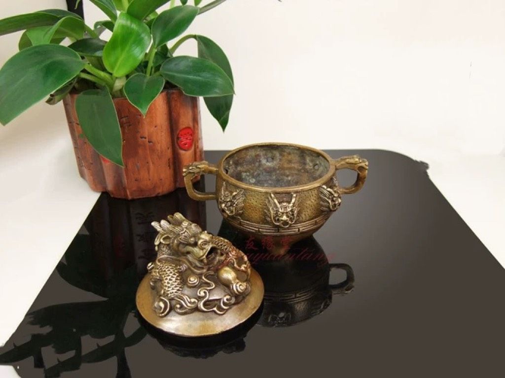  Lư hương cửu long bao quanh bởi vòi 