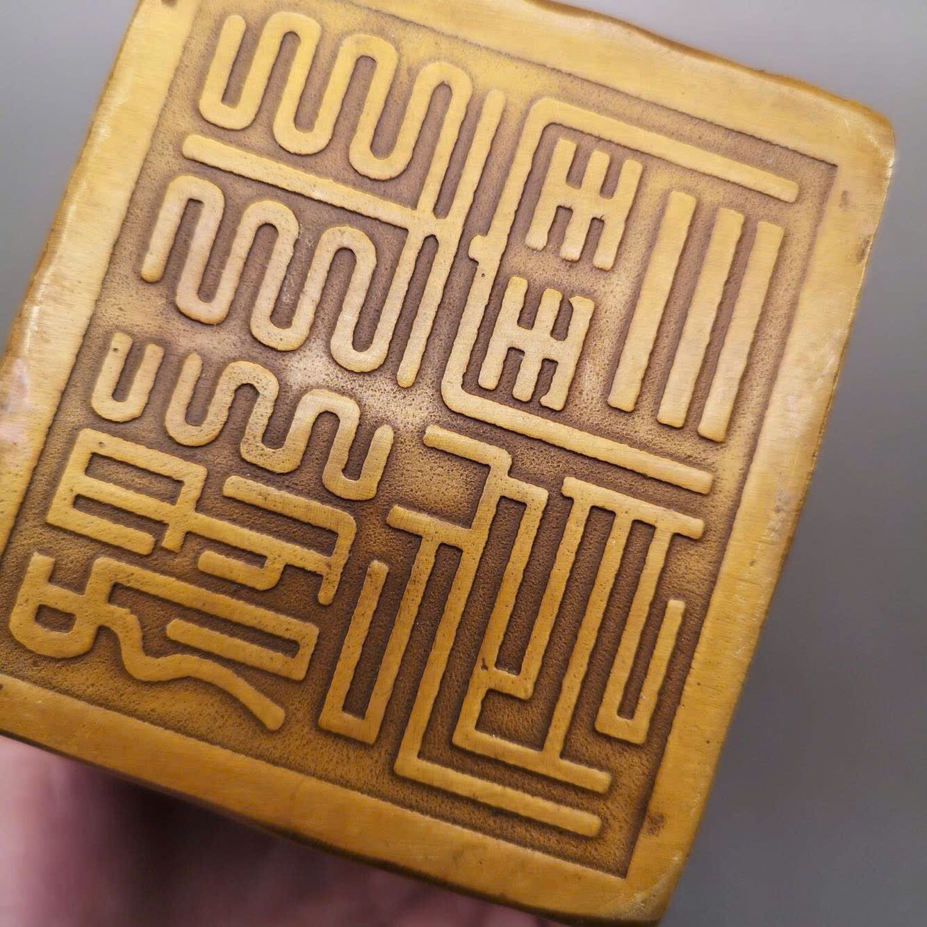  Rồng bằng đồng nguyên chất và con dấu vàng_rồng cổ đi vòng quanh thế giới 