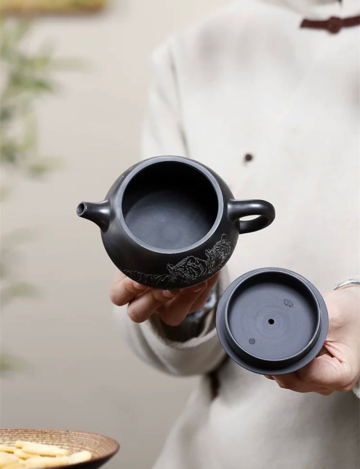  Ấm trà khắc hổ 