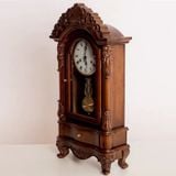  Đồng hồ để bàn làm từ gỗ trầm 