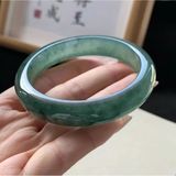  Ngọc bích tự nhiên - với sắc xanh nổi bật và độ trong suốt, mang lại vẻ đẹp tự nhiên và sang trọng 
