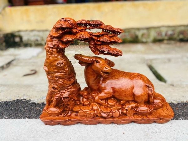  Tượng Trâu Ngồi Chất Liệu Gỗ Hương Đá 