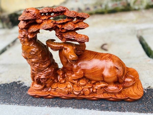  Tượng Trâu Ngồi Chất Liệu Gỗ Hương Đá 