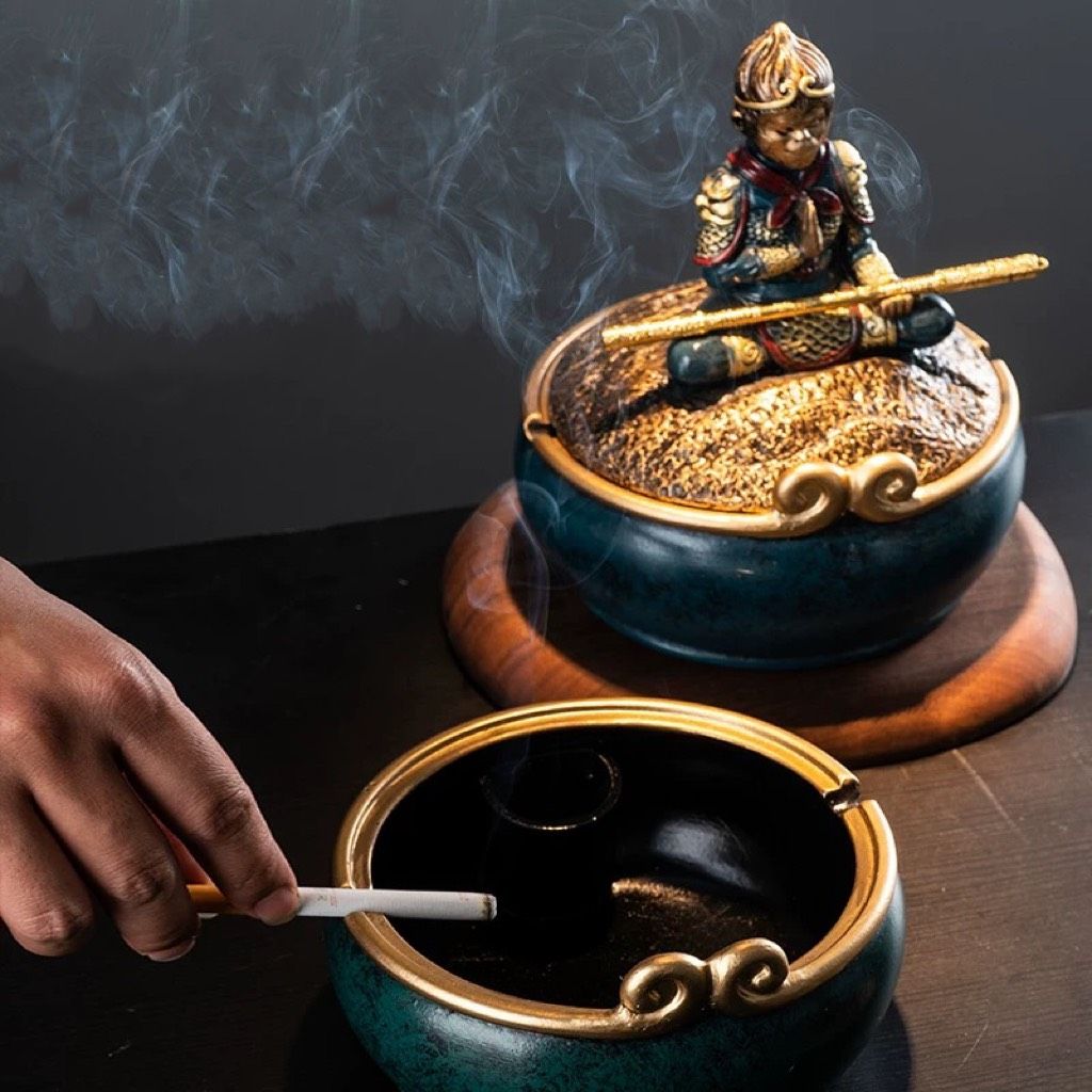  Gạt tàn thuốc lá Tôn Ngộ Không có nắp đạy 
