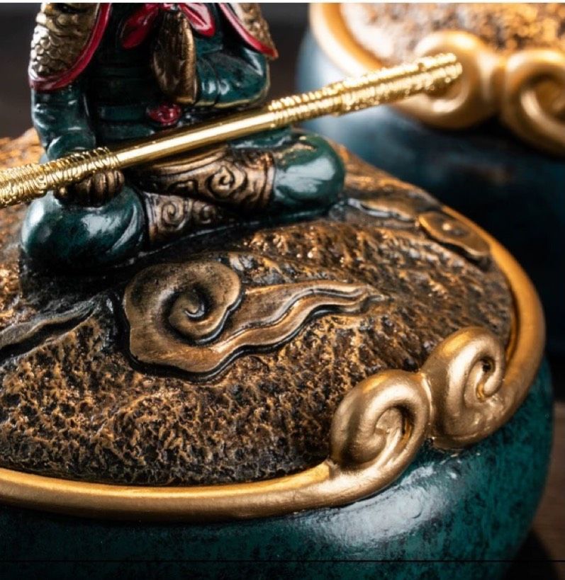  Gạt tàn thuốc lá Tôn Ngộ Không có nắp đạy 