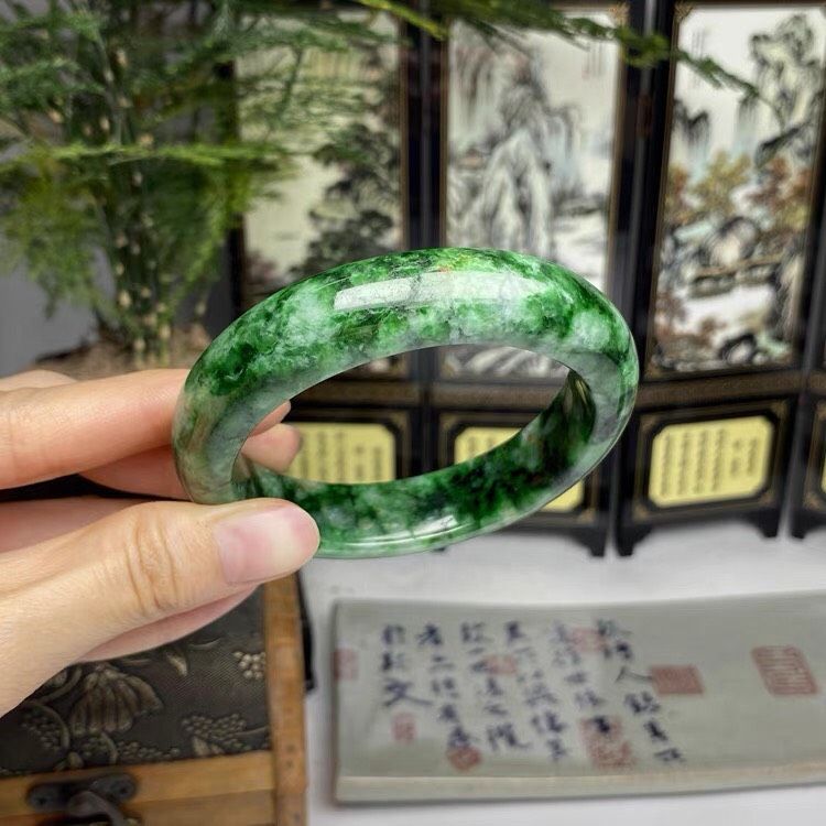  Vòng tay Ngọc thạch tự nhiên Chất liệu: Ngọc tự nhiên 