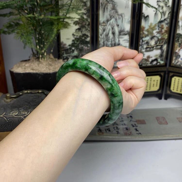  Vòng tay Ngọc thạch tự nhiên Chất liệu: Ngọc tự nhiên 